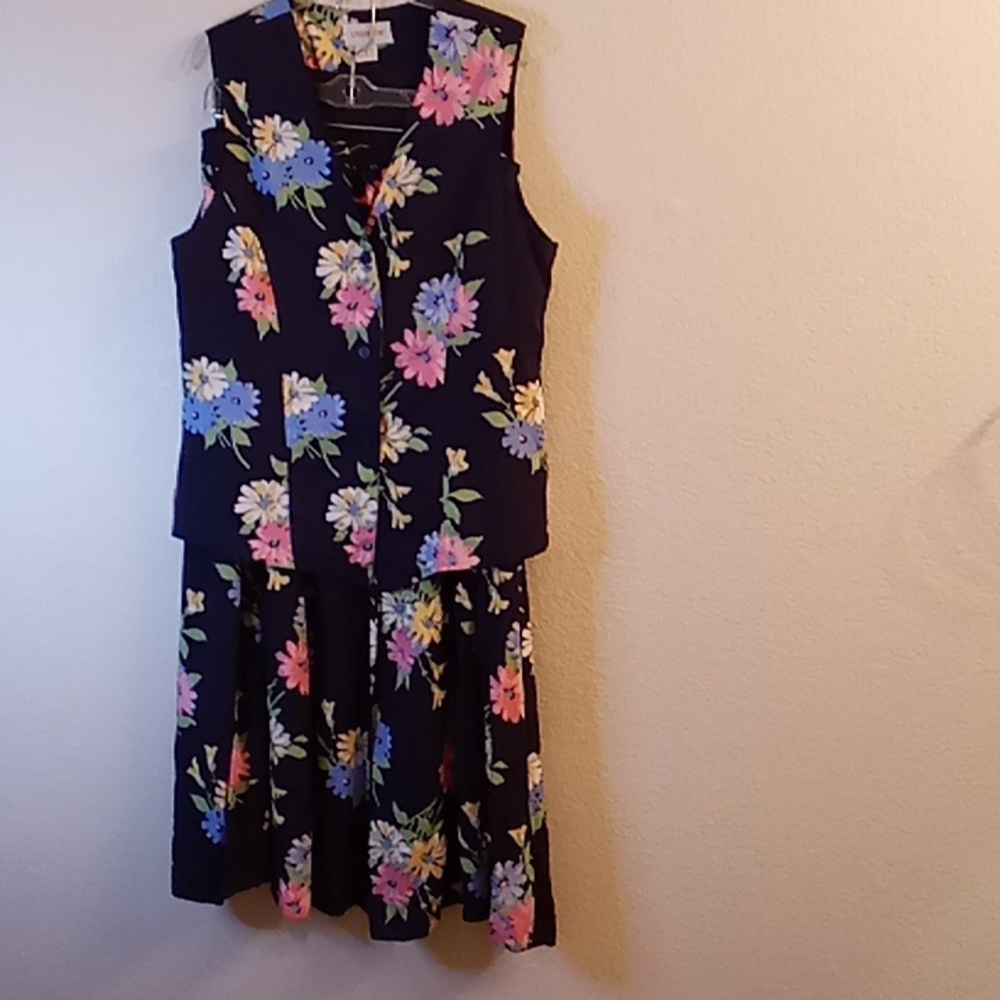 VINTAGE LONDON FOG Modest Sz M 2 Piece Vest & Skirt Floral Multi Colors B28 X P